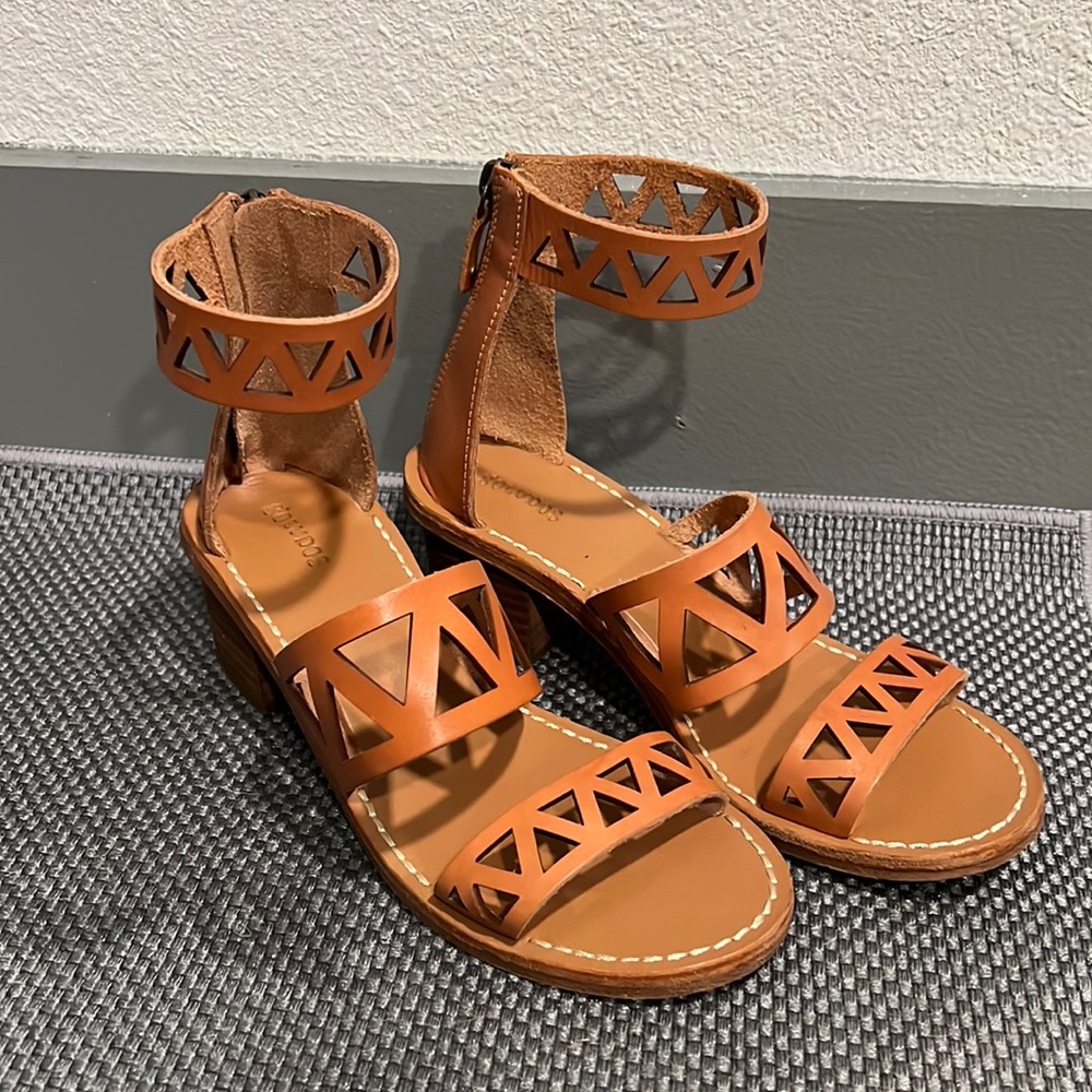 Soludos Tan Geometric / Triangle Laser Cutout Block Heels / Sandals - W size 5